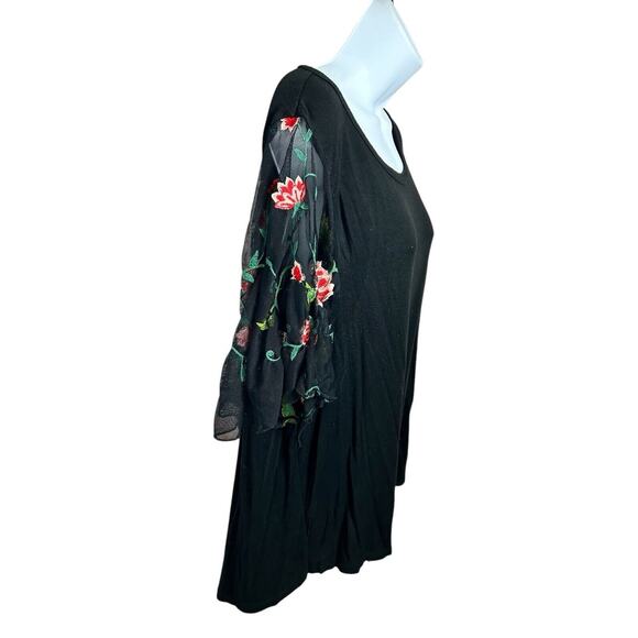 Kim & Cami Black Blouse Sz 1X Embroidered Floral Flutter Short Sleeves Top - Picture 2 of 5
